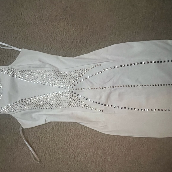 Sexy Bebe dress stretchable,in great condition.No stain or holes used 1 time. - Picture 4 of 4